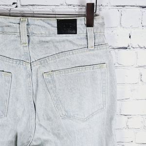 BDG URBAN OUTFITTERS | Mom high rise light wash tapered leg jeans